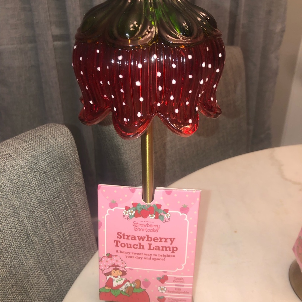 🍓 Strawberry Touch Lamp with Red and Green Glass Shade🍓 Strawberry Shortcake